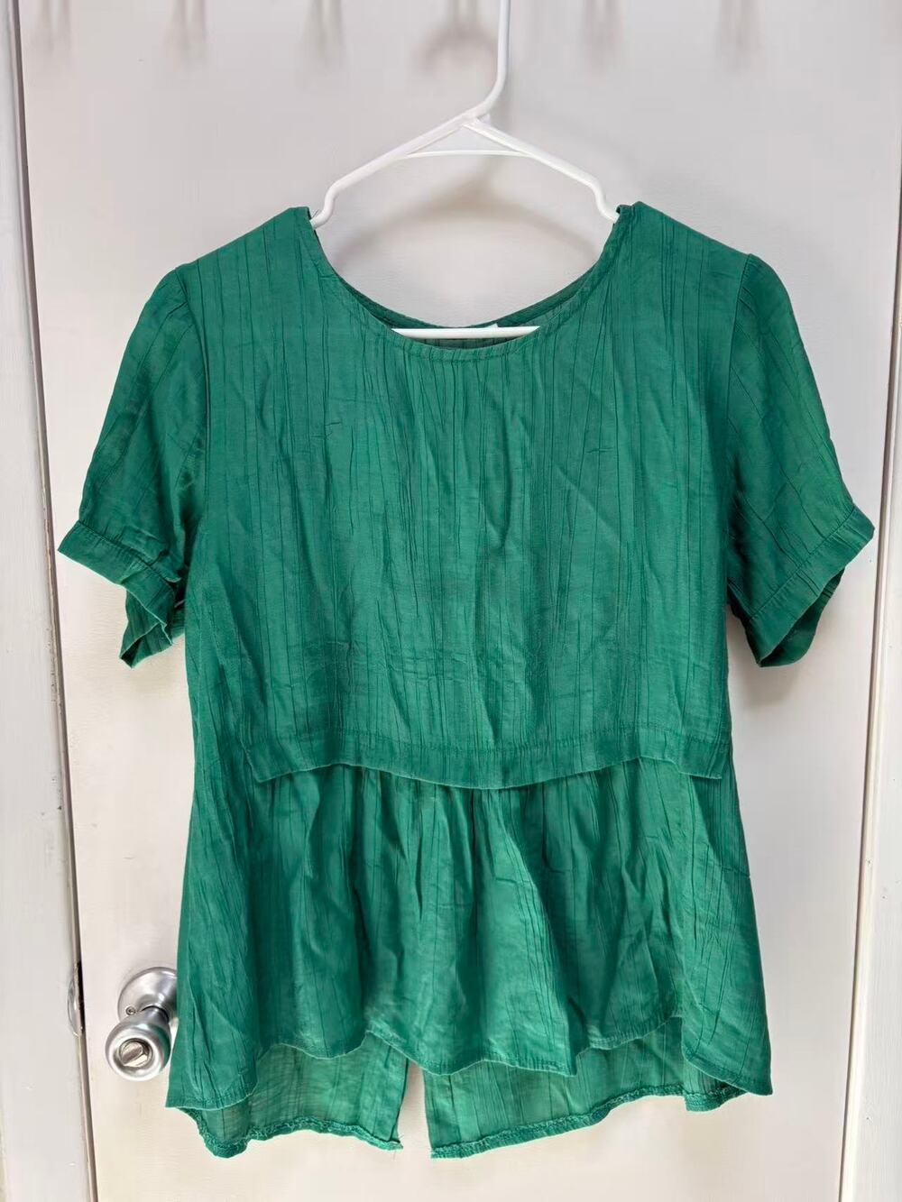 Anthropology Vibe Green Crinkle Babydoll Blouse Textured Peplum Top Split Back M
